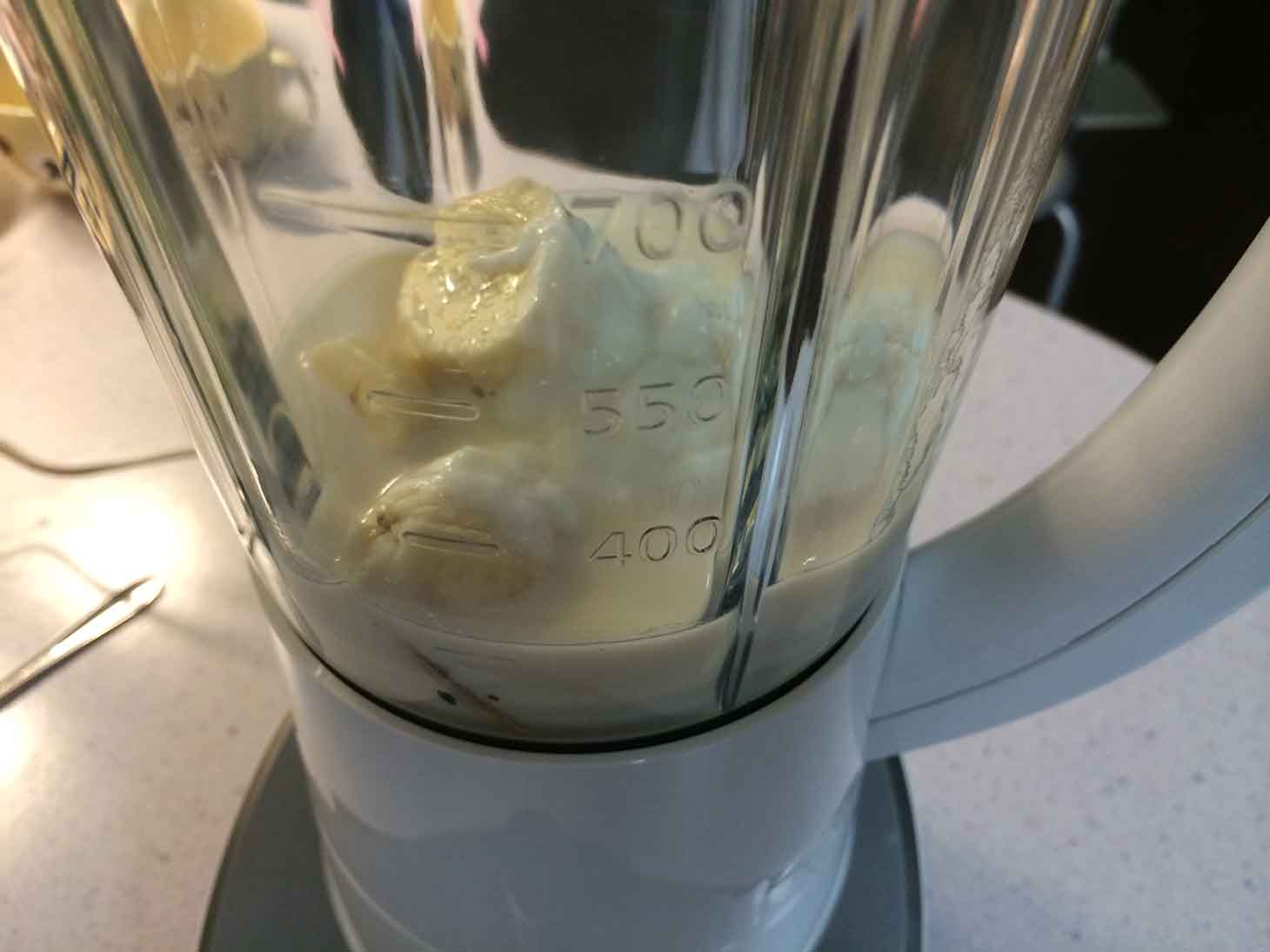 【レシピ】ミキサー買ったのでバナナと豆乳とヨーグルトのスムージー作ってみた