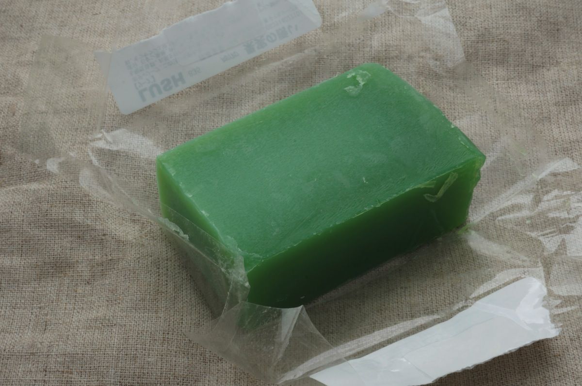 リンゴとシナモンの爽やかな香りが漂うLUSH「果実の誘い」を使ってみた