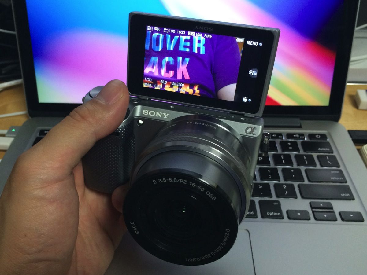 ブログやYouTubeをやっている方にオススメ！自分撮りに便利なミラーレス一眼「SONY α NEX-5R」