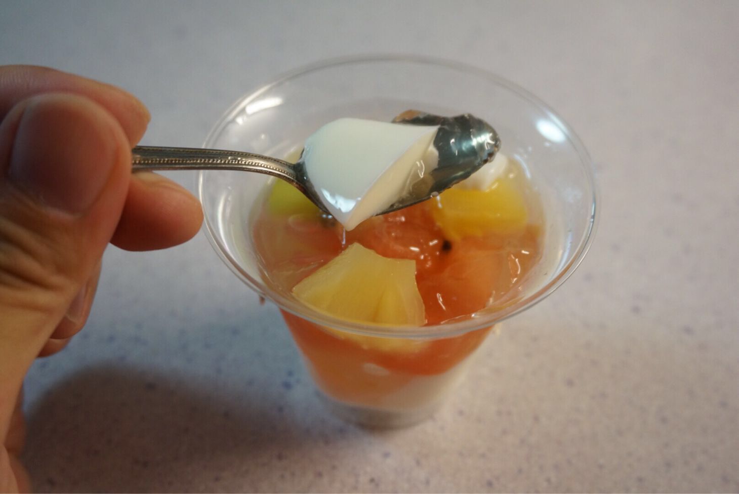 セブンイレブンのフルーツカクテル杏仁を食べてみた