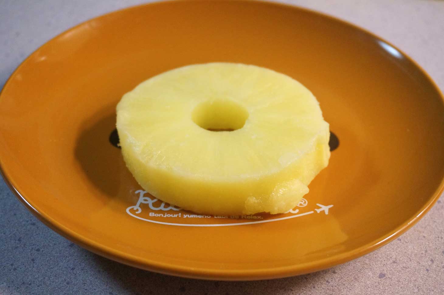 ファミマで限定発売のパインアメアイスを食べてみた