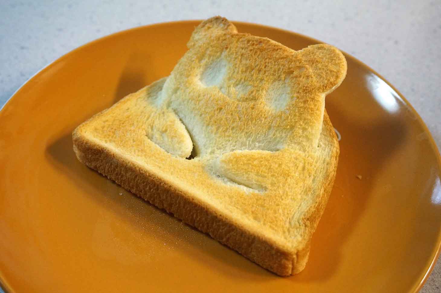 顔が起き上がるパンダのトーストが作れちゃうパンカッター