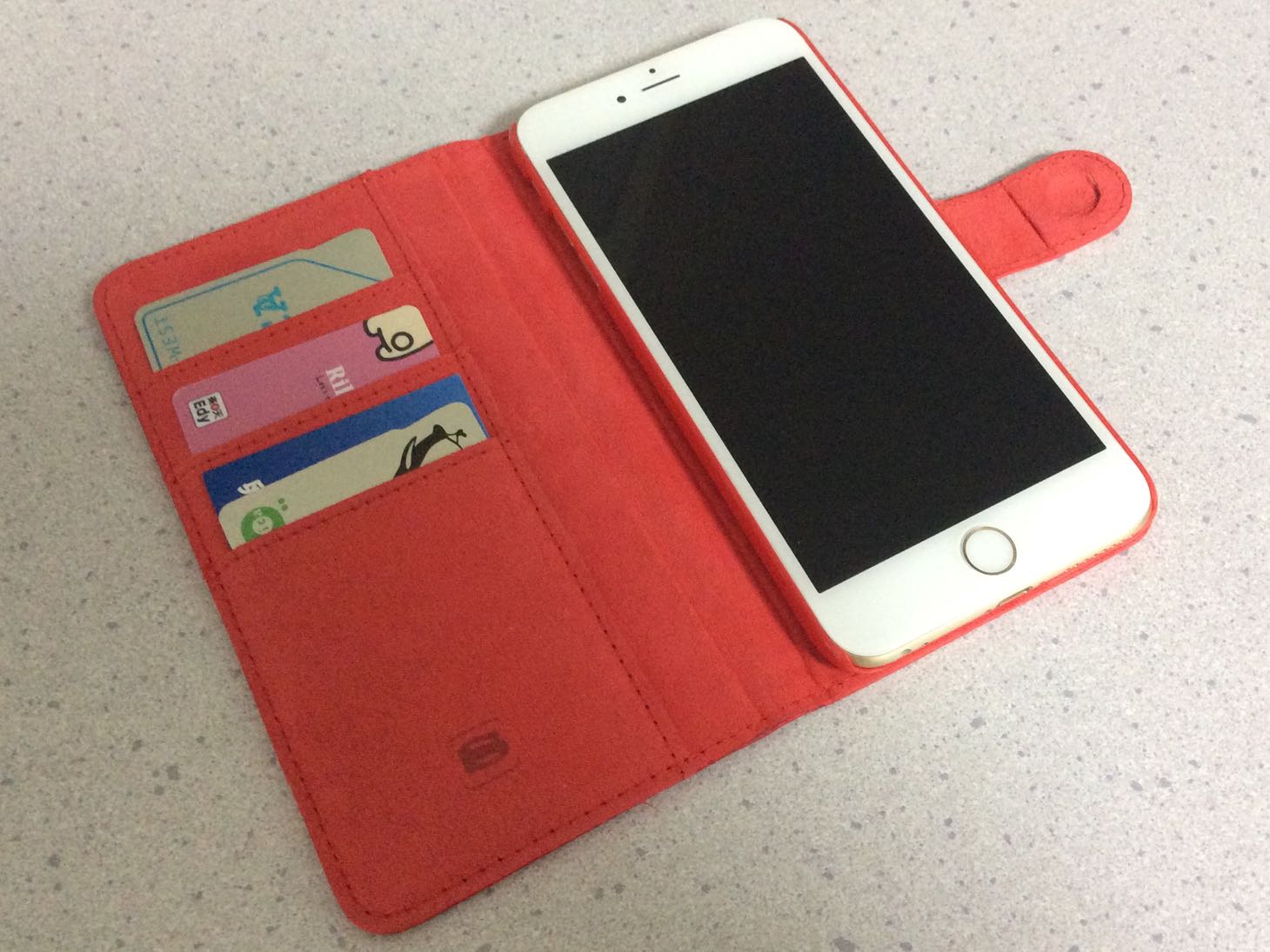 【iPhone 6 Plus】カードが3枚入る革製手帳型ケースを買ってみた。横置きスタンド機能も便利！