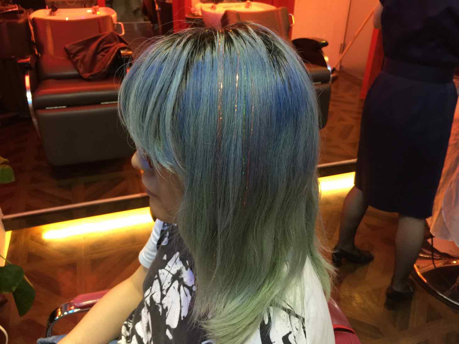 髪にキラキラエクステ「ヘアティンセル」を付けてもらった！（高円寺の美容室「rave」）